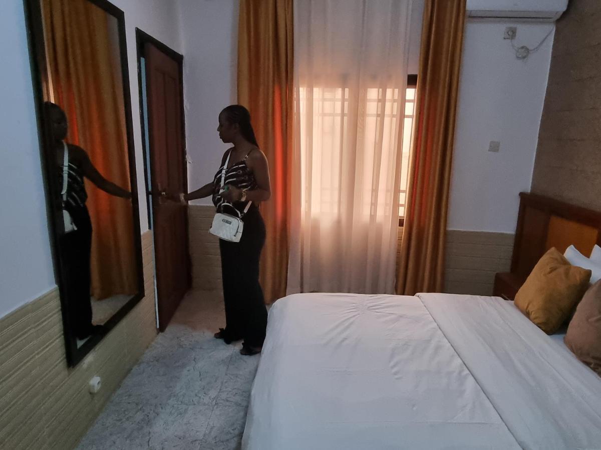 Appart Hotel Mireille Яунде Екстер'єр фото